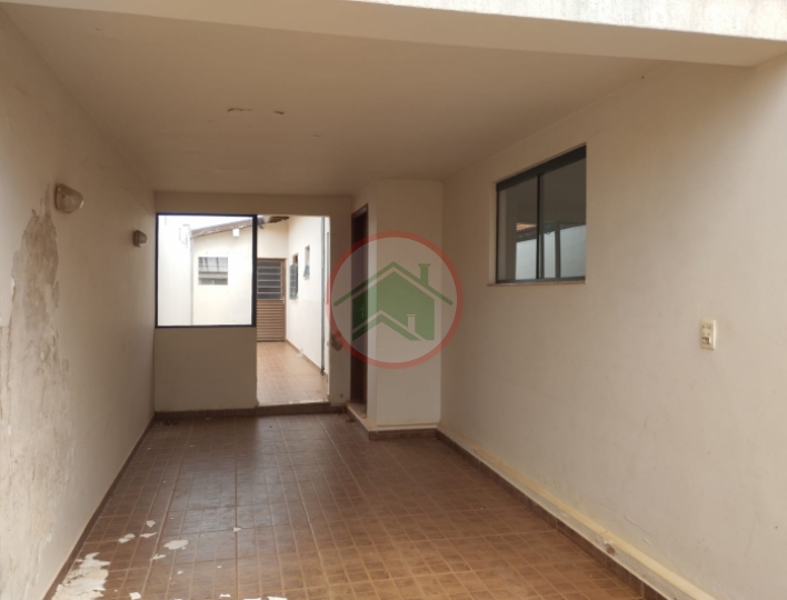 Aluga-se Casa em TRÊS MARIAS Avaré. Foto 2